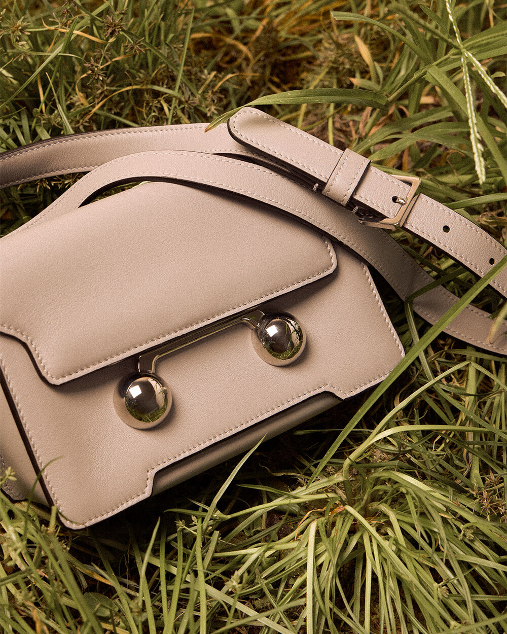 ブラック サングラス MARNI MARKET SUN BASKET | Marni 