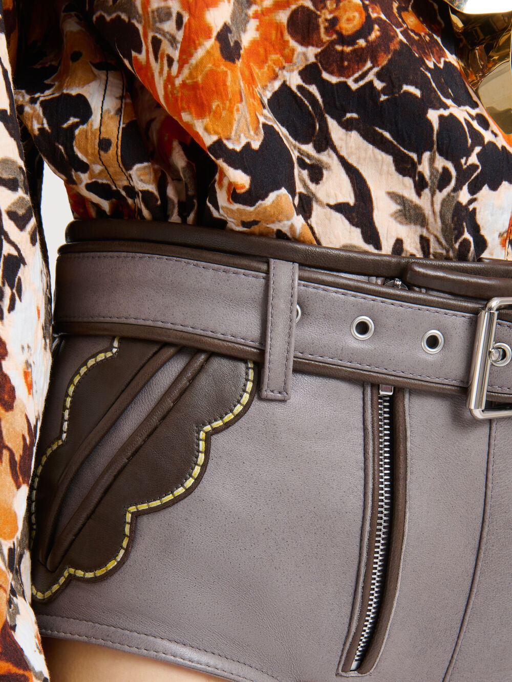 Gray leather hotpants with leaf pockets