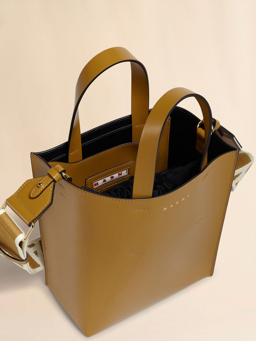 Mini-Tasche Museo aus hellblauem Leder - Shopper - Image 3
