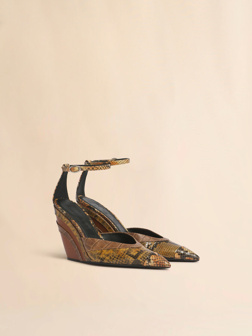 Brown leather pointed-toe wedge with mixed animal print - Pumps - Image 2