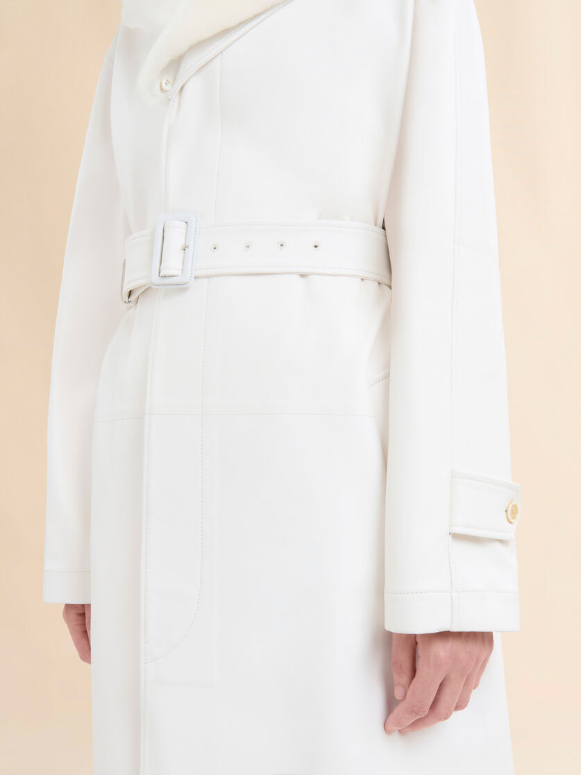 Abrigo de napa blanca con cuello de shearling - Abrigos - Image 5