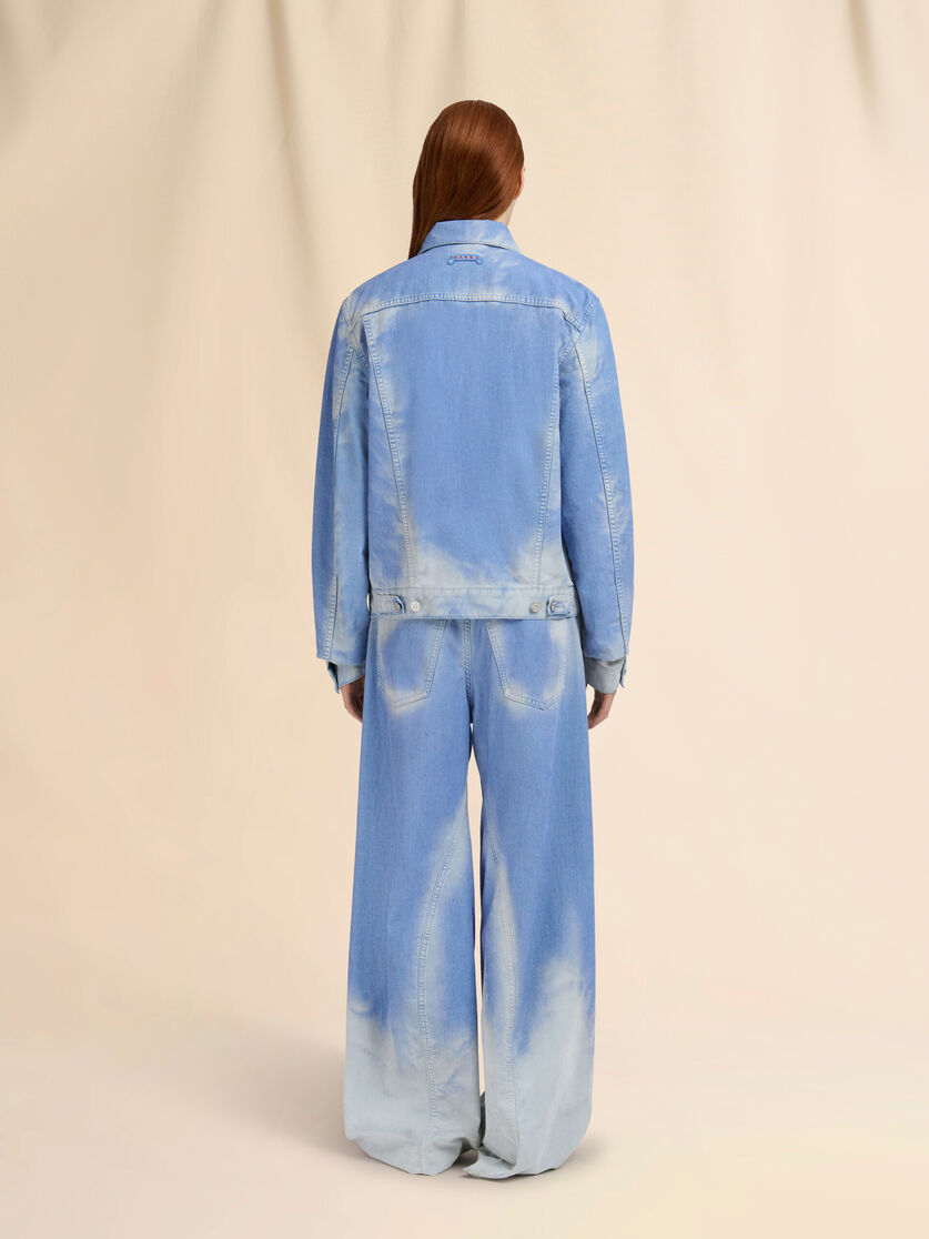 Giacca trucker in denim floccato blu chiaro - Giacche - Image 3