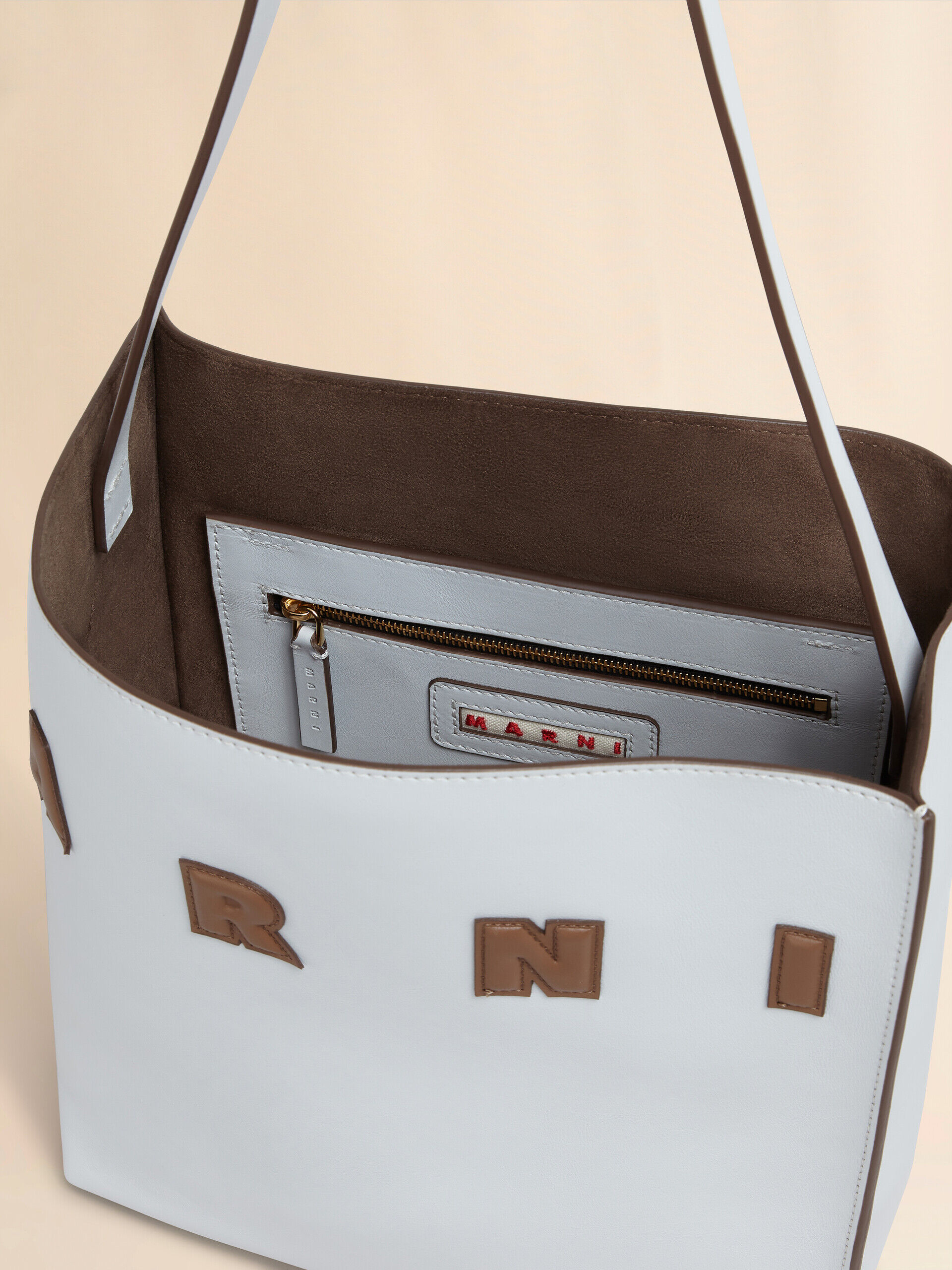 『MARNI 』ムセオ ロゴ パッチ スモール ホーボー バッグ ライトグレー レザー製 Museo スモールホーボーバッグ