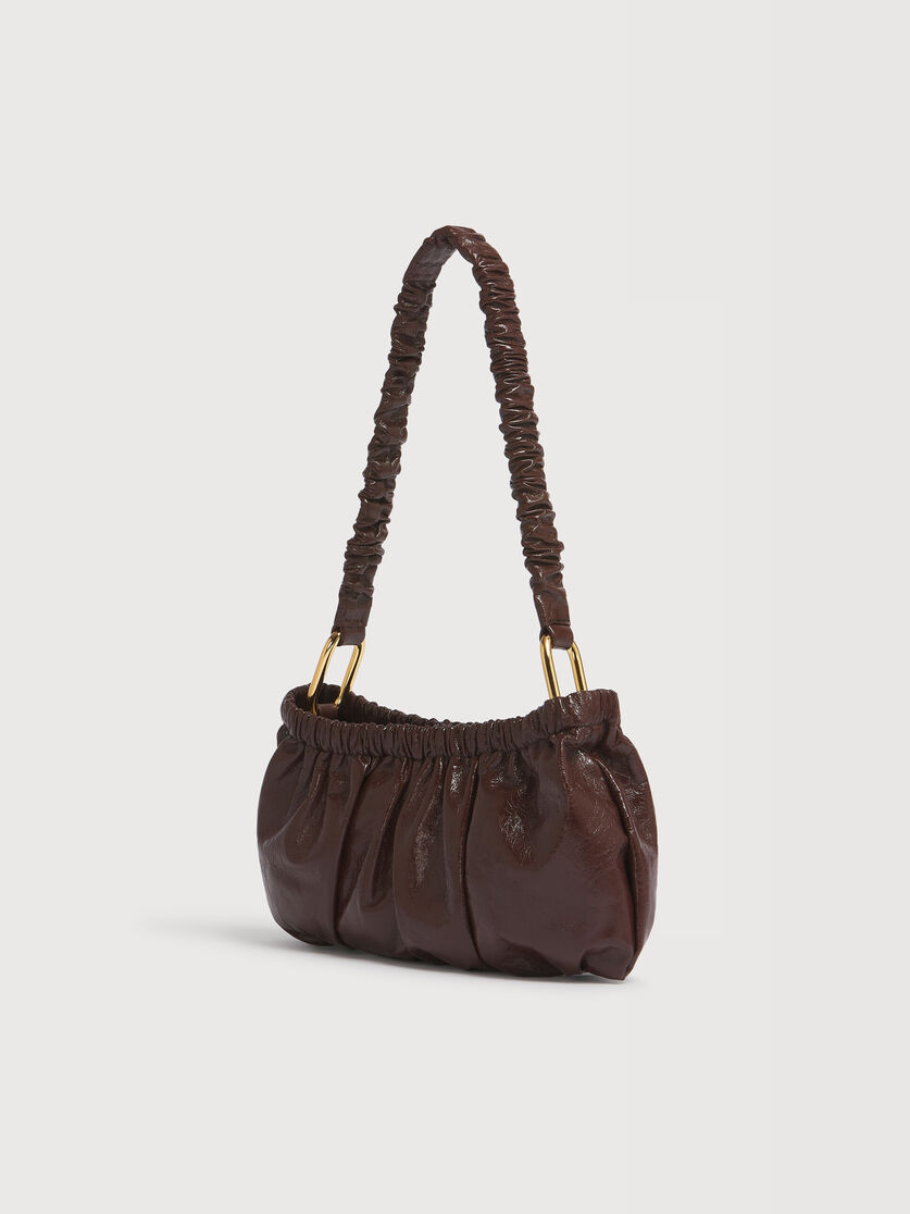 Clutch aus braunem, gerafftem Leder, Image 2
