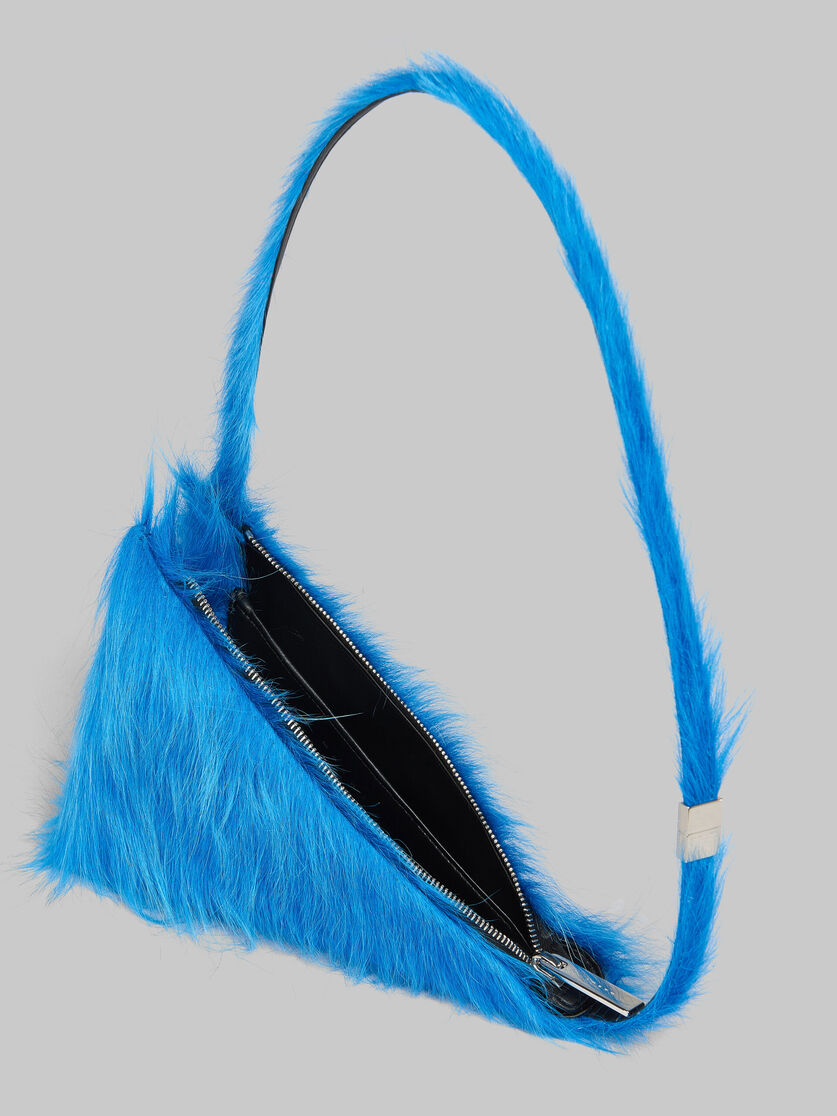 Bolso bandolera triangular Prisma de piel de becerro de pelo largo azul - Bolsos de hombro - Image 4