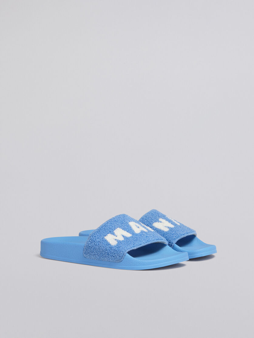 Gummisandale mit Schaft aus blauem und weißem Frotteeband - Sandalen - Image 2