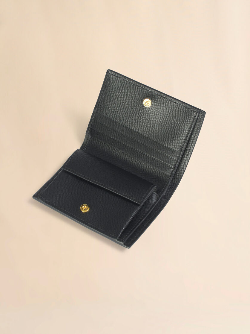 ブラック サフィアーノレザー二つ折りウォレット - 財布 - Image 4