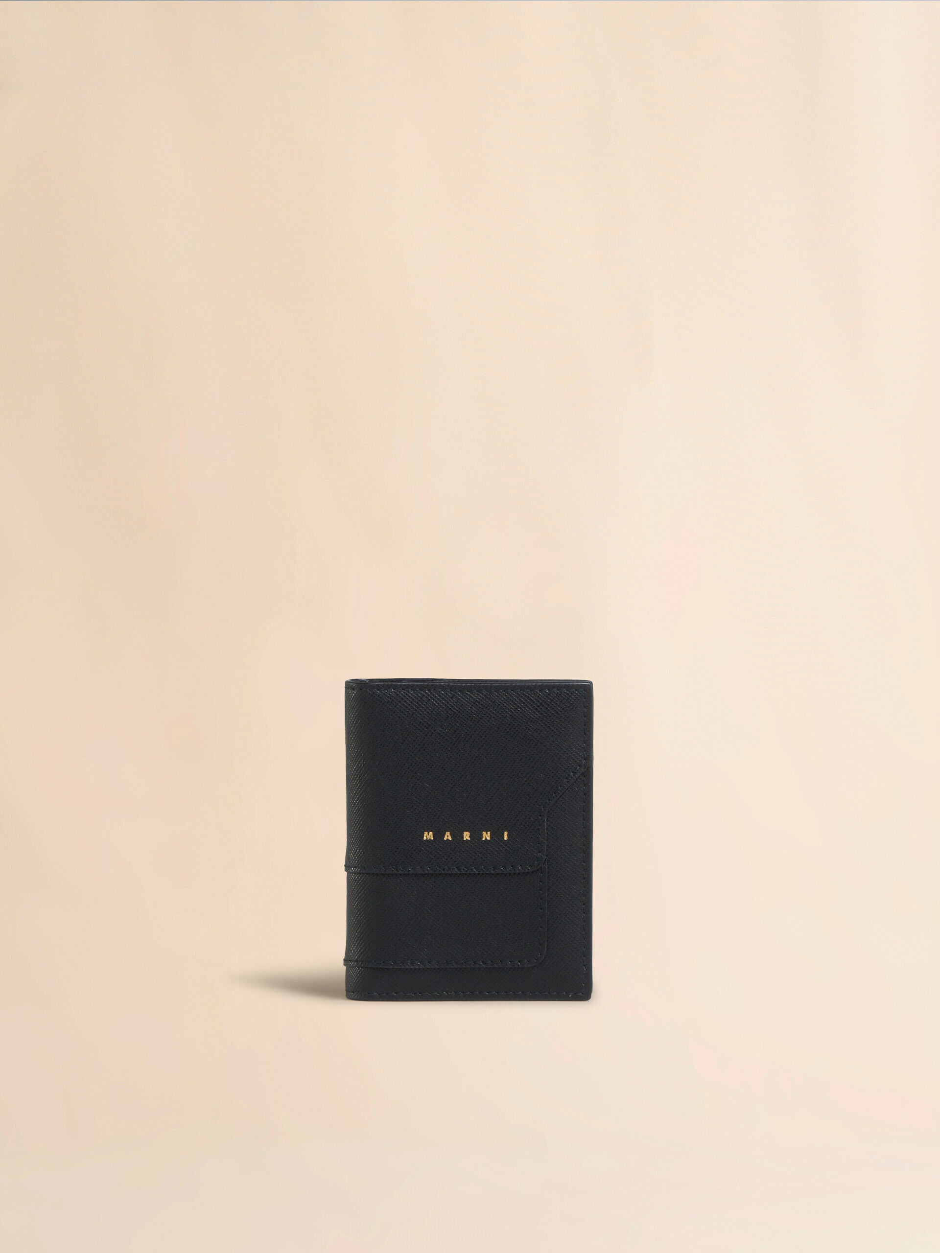 ◆MARNI◆ サフィアーノ フラップ カードケース ◆正規品◆ MARNI(マルニ)☆サフィアーノ フラップ 名刺・カードケース 財布