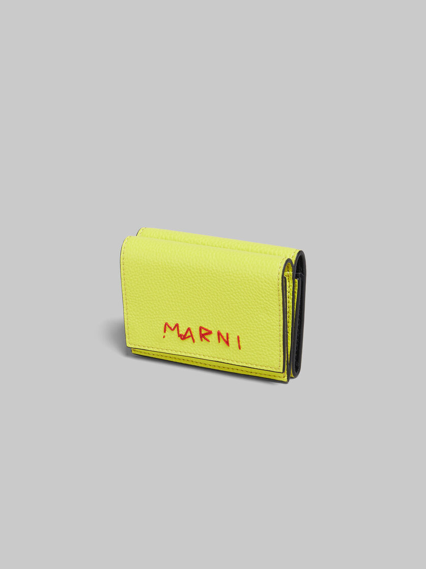 ピンク レザー製三つ折りウォレット、マルニメンディング装飾 - 財布 - Image 4