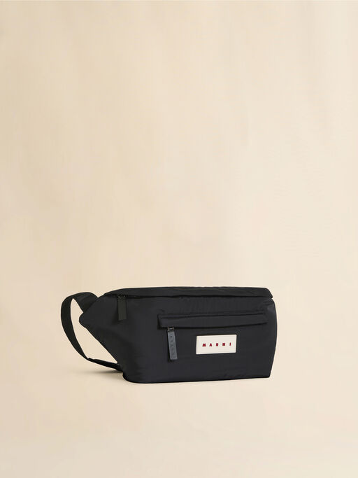 ブラックPuff ボディバッグ - ウエストポーチ