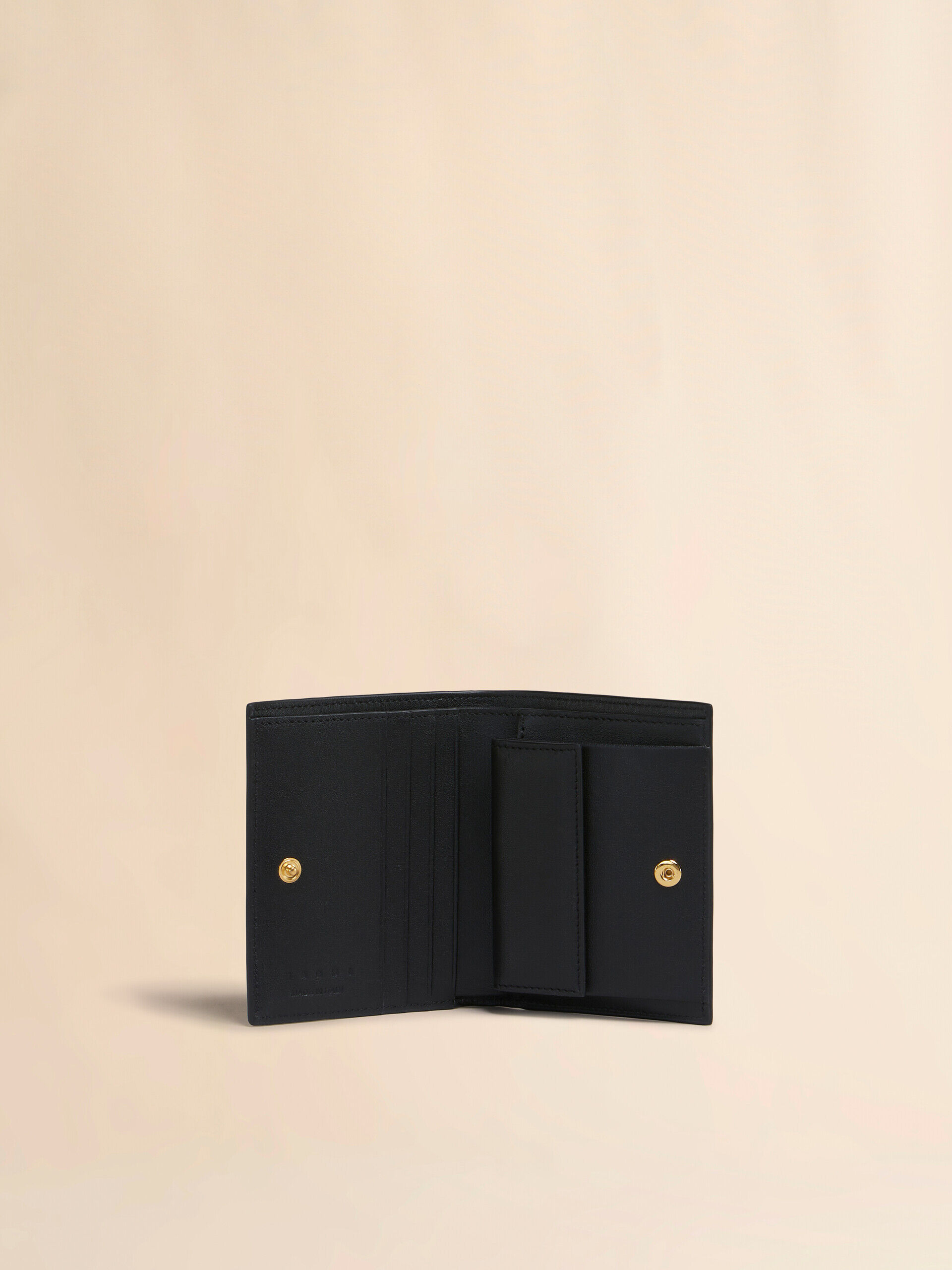 新品 折りたたみ二つ折り財布 MARNI マルニ レザーウォレット ブラック ブラック レザー製 Envelope 二つ折りウォレット | Marni