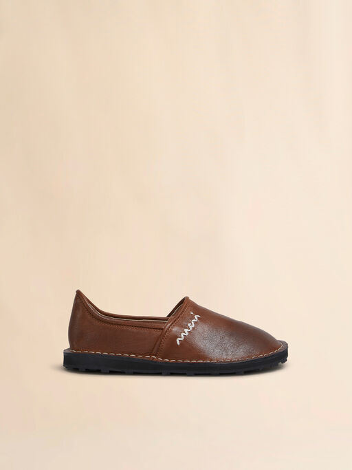 Braune Slip-on-Mokassins aus Leder mit Marni Symbol Stickerei - Mokassins