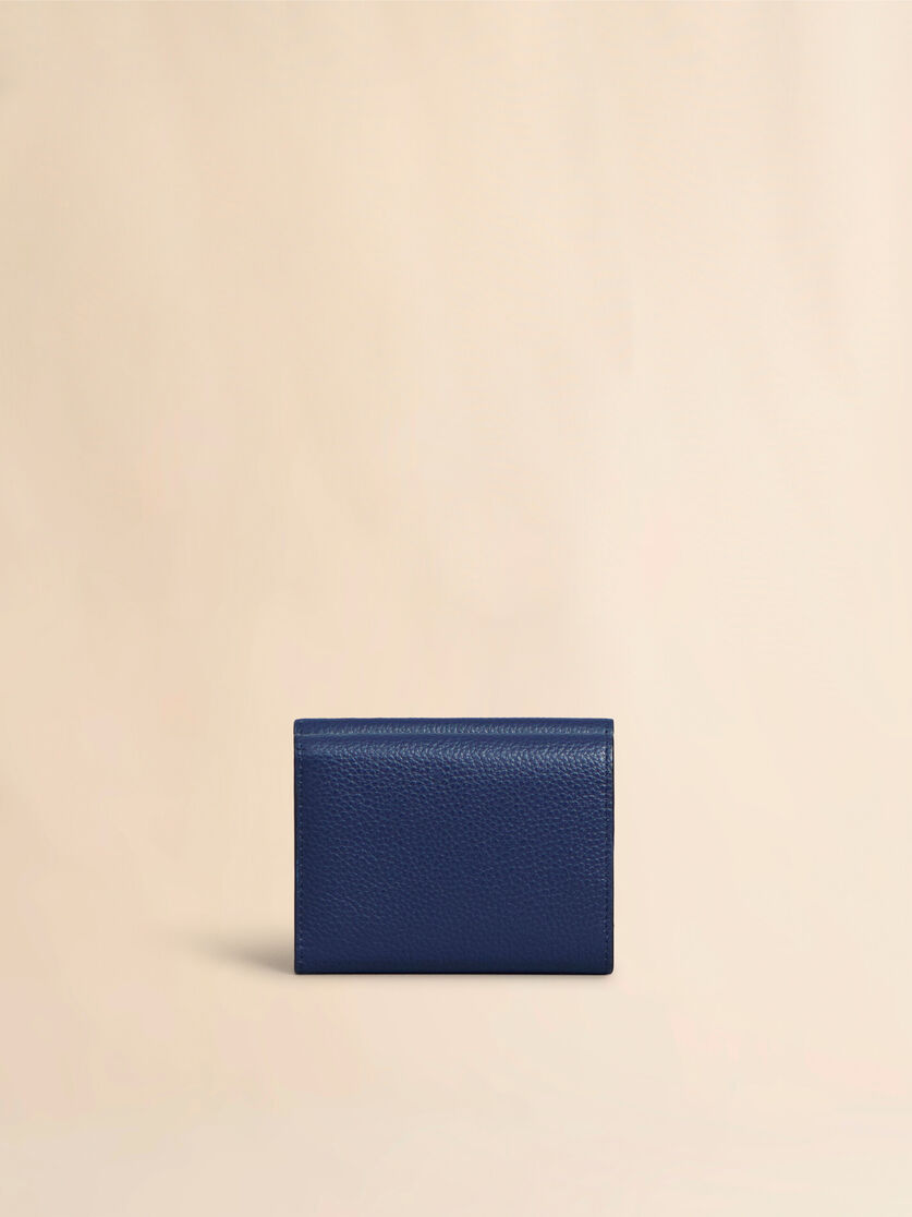 ブルー レザー製三つ折りウォレット、マルニシンボル刺繍入り | Marni
