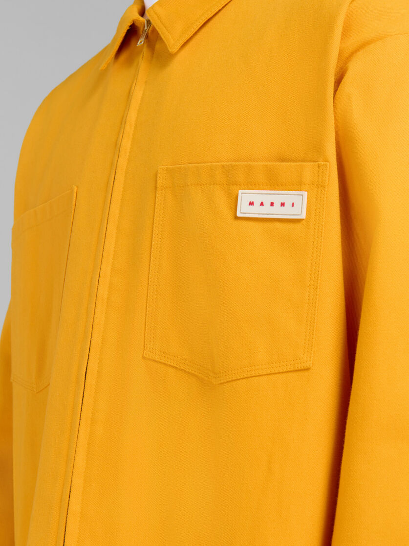 Orangefarbene Hemdjacke mit Reißverschluss aus Gabardine - Hemden - Image 5