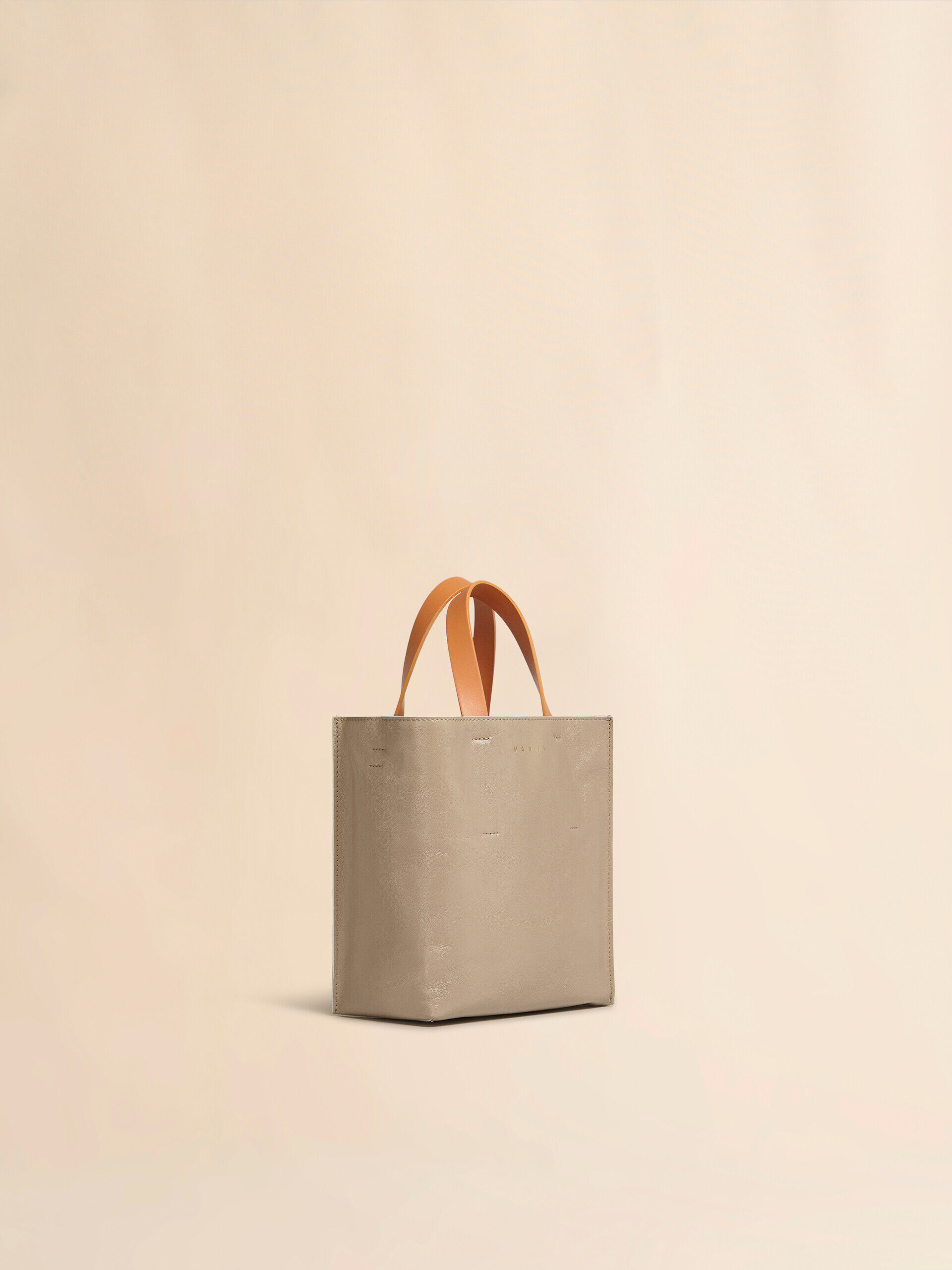 MARNI グレー クレヨンペイント　トートバッグ　2回のみ使用　超美品 グレーグリーン、ベージュ レザー製 Museo Soft E/Wバッグ | Marni
