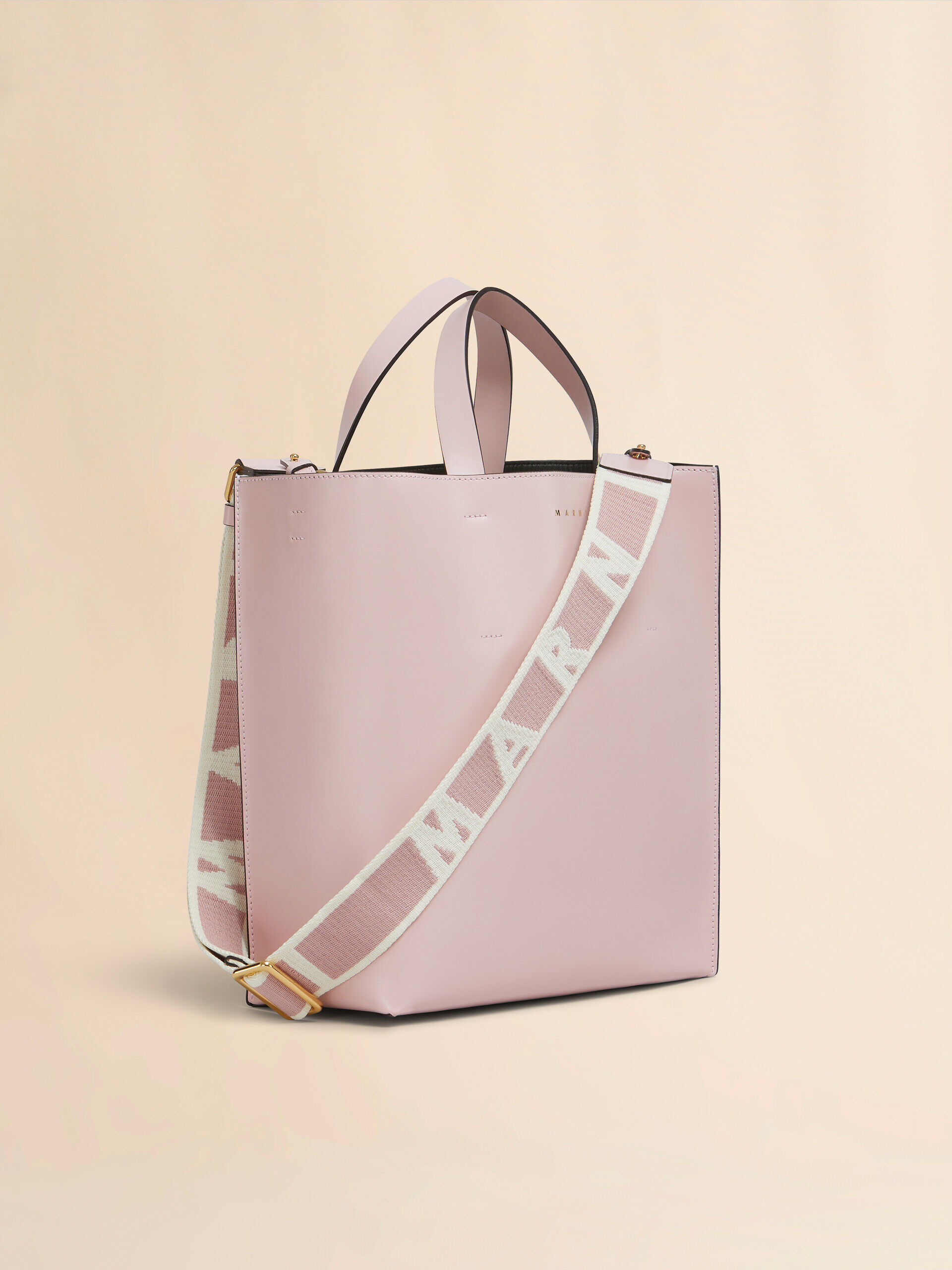 【関税・送料無料】Marni スモール Museo レザー トートバッグ MARNI - パッチ付き レザー製 Museo スモールホーボーバッグ