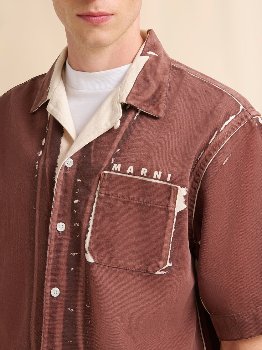 Brown screen-printed denim shirt, Image 4