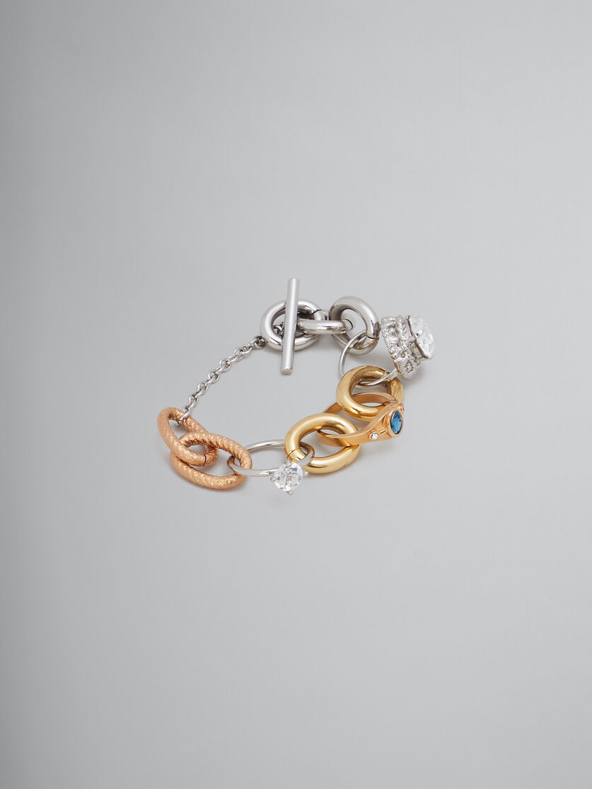 Bracelet en chaîne avec différents maillons et anneaux bijoux
