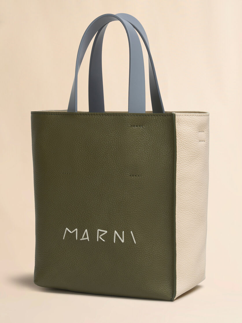 Mini-Tasche Museo Soft aus elfenbeinfarbenem und braunem Leder mit Marni Mending - Shopper - Image 5