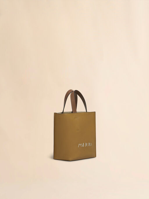 Mini-Tasche Museo Soft im braunen Colourblock-Design aus Leder mit Marni Mending - Shopper