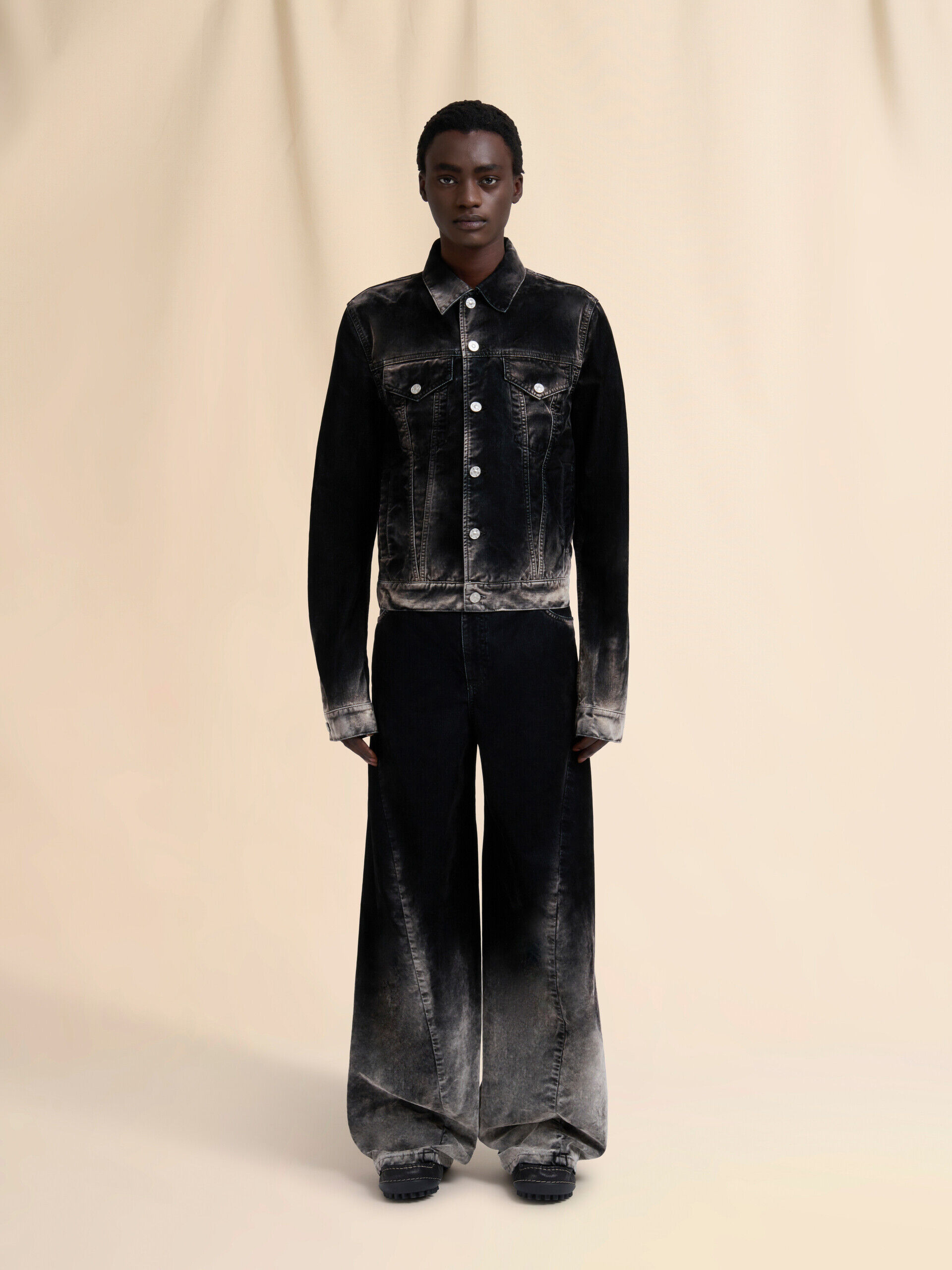 L black Flocked Denim Trucker Jacket 黒 L black Flocked Denim Trucker Jacket 黒