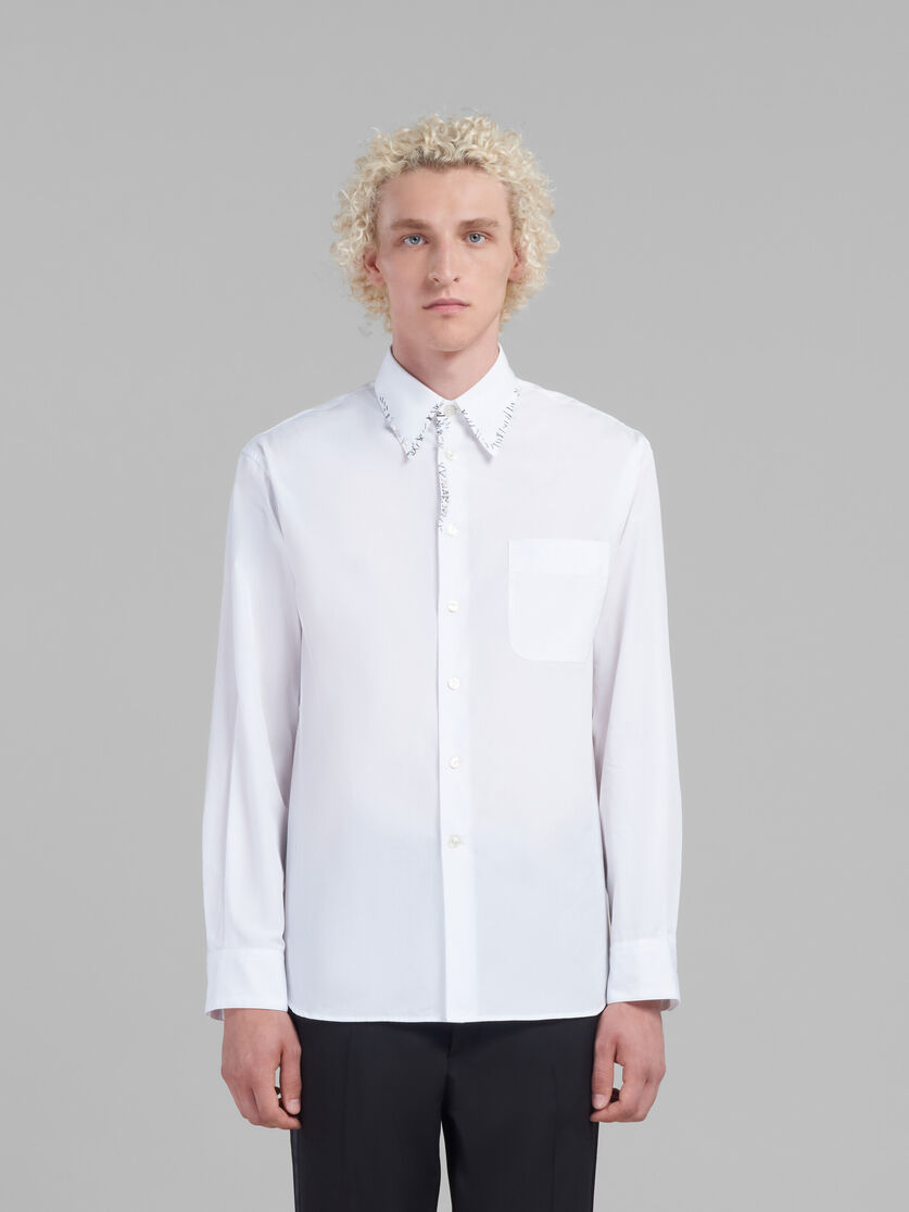 Chemise en popeline blanche avec effet raccommodé en perles - Chemises - Image 2