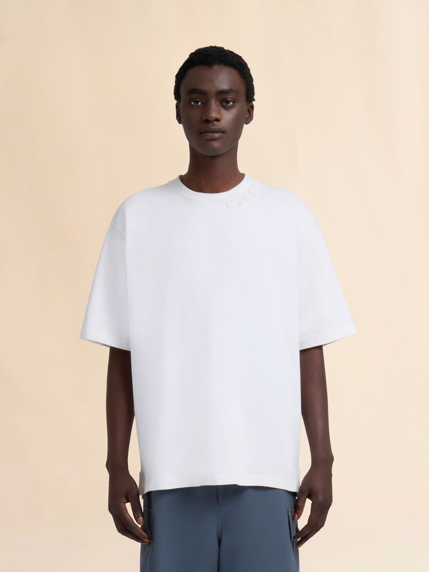 ライトブルー マルニパッチ付き オーガニックコットン製オーバーサイズTシャツ - シャツ - Image 2