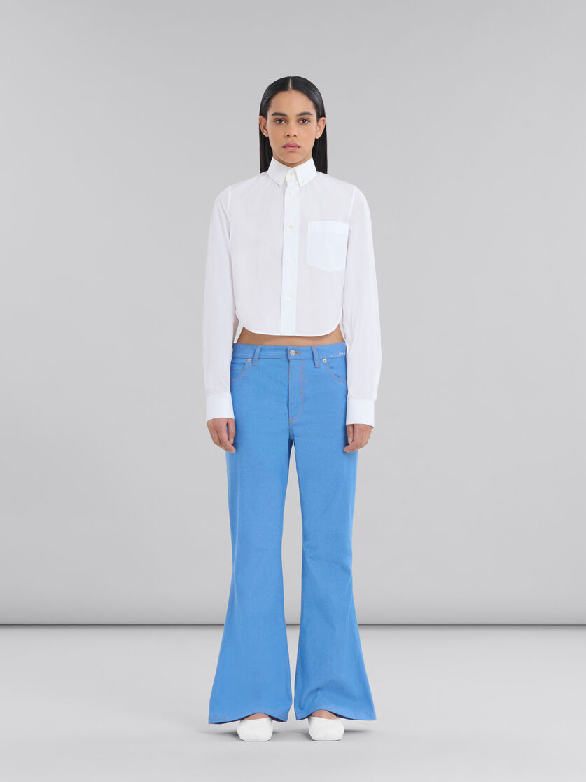 Blaue ausgestellte Hose aus Stretch-Denim - Hosen - Image 2