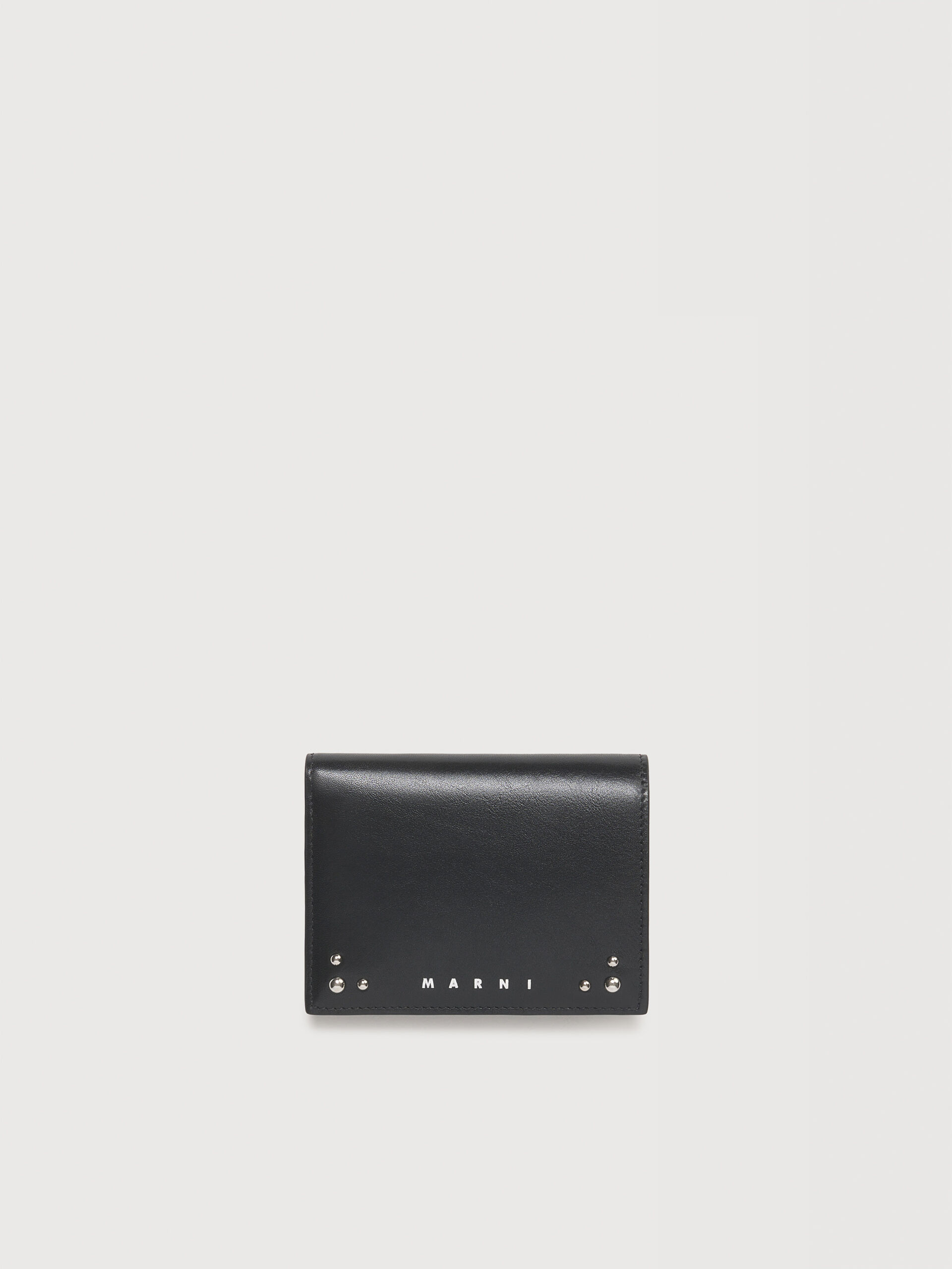 未使用級　MARNI マルニ 二つ折り財布 スタッズ ブラック　レザー　牛革 ブラックレザー 二つ折りウォレット スタッズ付き | Marni
