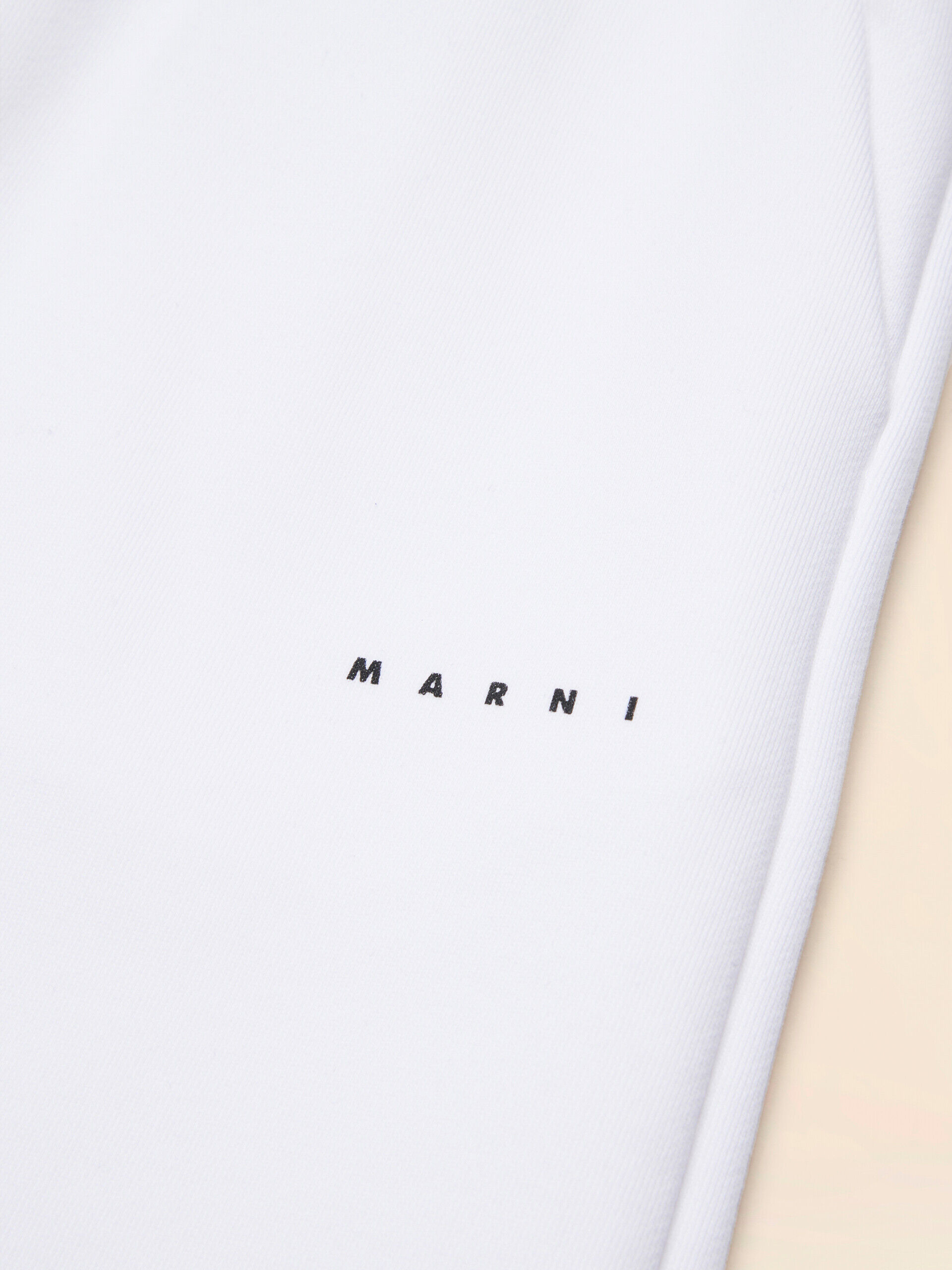 ホワイト コットンスウェットパンツ、マイクロマルニプリント入り | Marni