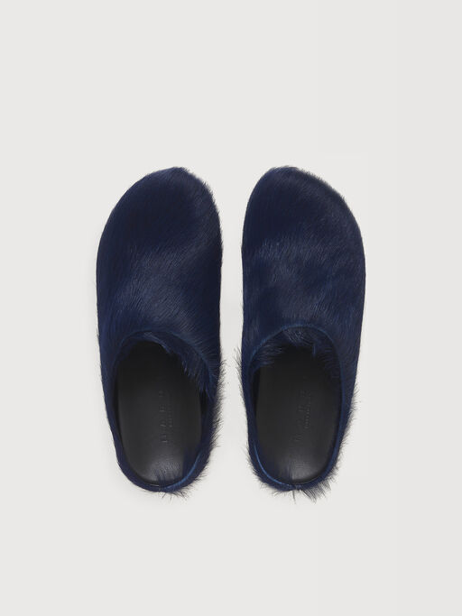 Deep blue long hair calfskin Fussbett sabot - Sandals