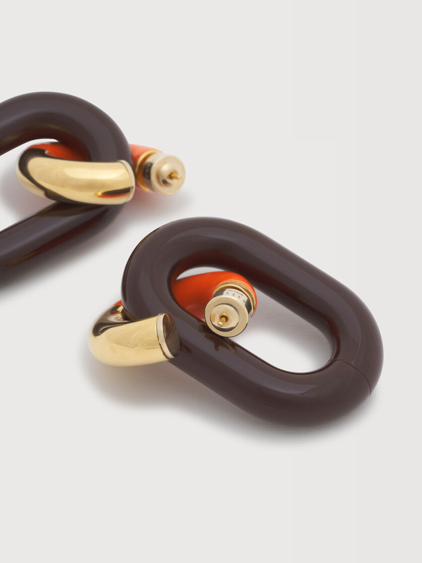 Orange and brown resin chain earrings, Image 3