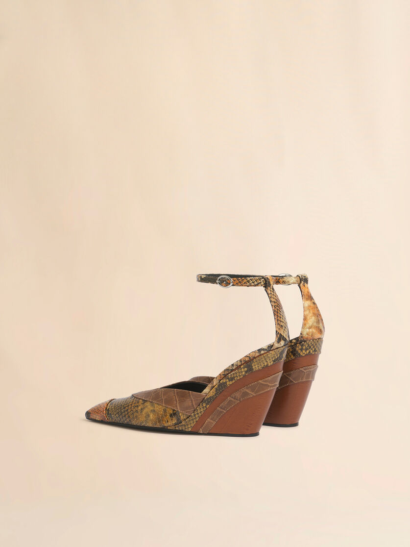 Brown leather pointed-toe wedge with mixed animal print - Pumps - Image 3