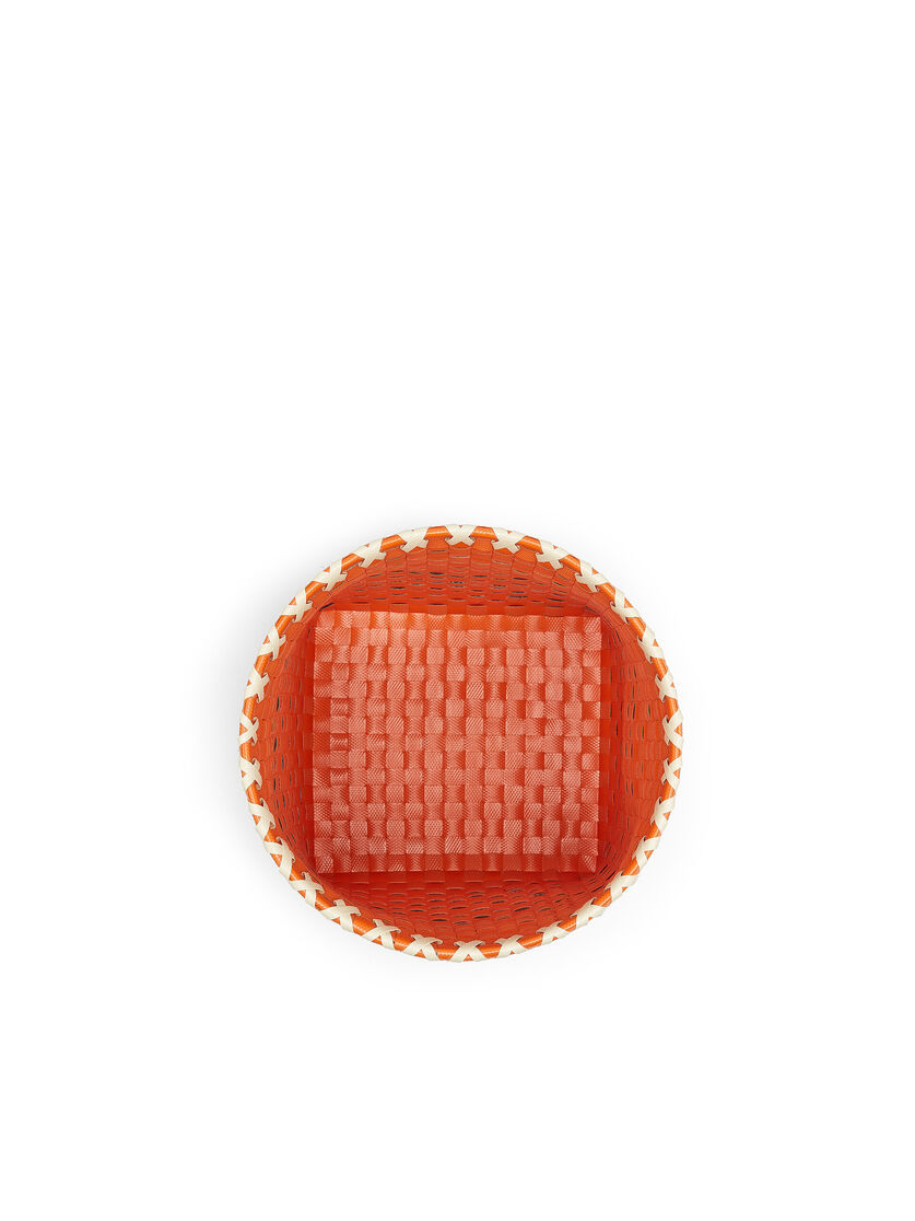 MARNI MARKET Korb aus orangefarbenem, schwarzem und weißem geflochtenen PVC - Accessoires - Image 4
