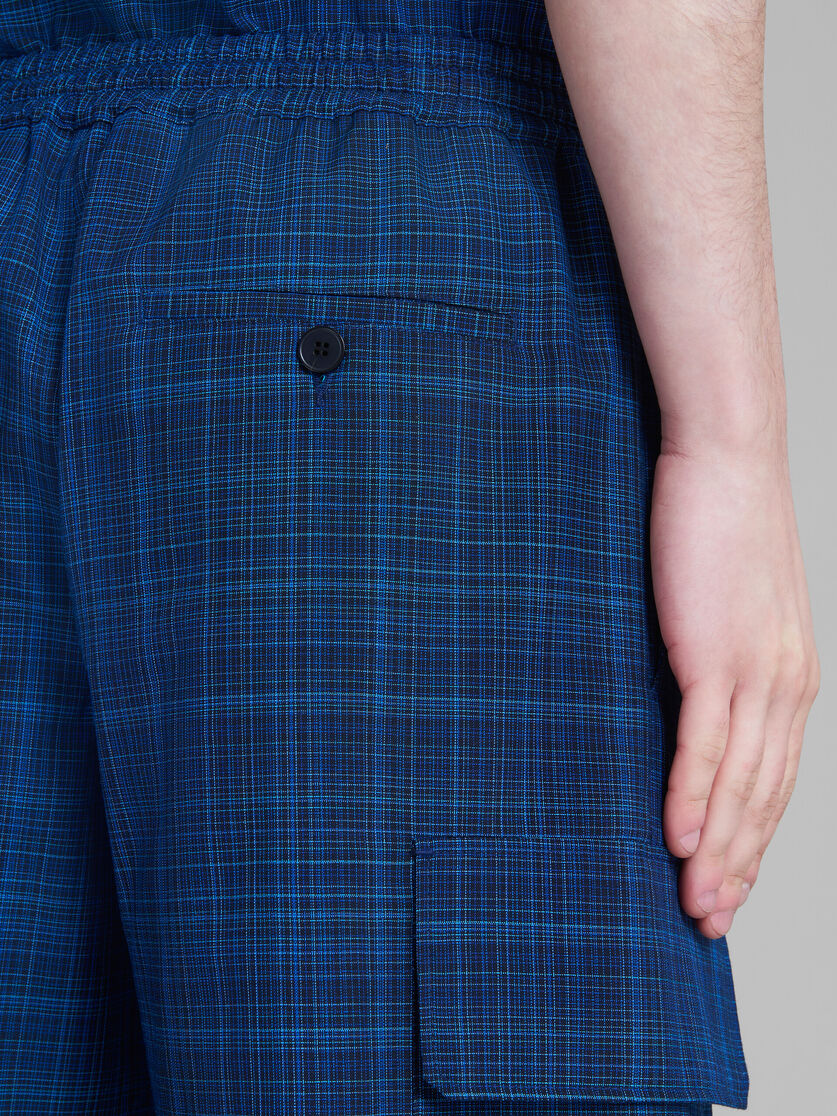 Blue stretch waist cargo shorts in checked light wool - Pants - Image 4