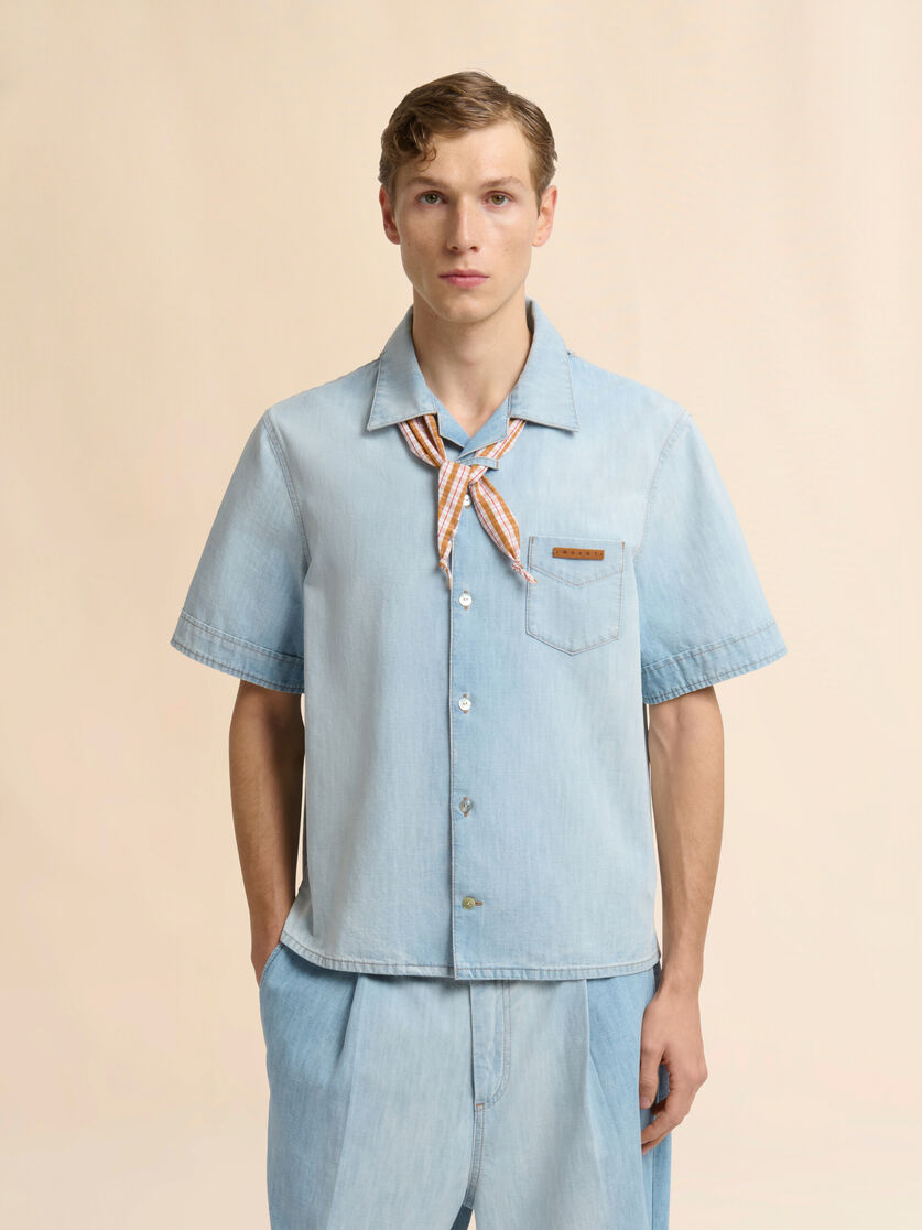 Light blue chambray shirt with neck tie, Image 2