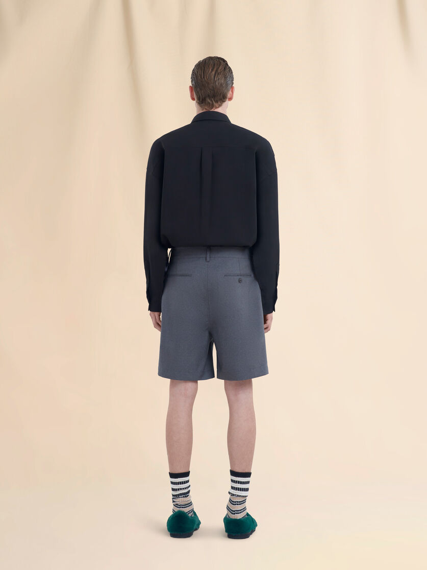 Graue Bermudashorts aus Wolle mit Bundfalten - Hosen - Image 3
