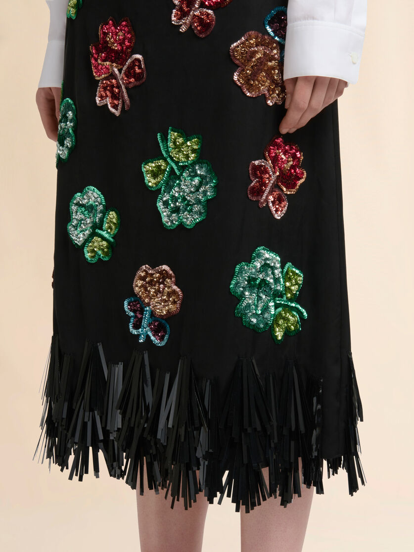 Black satin skirt with sequin flowers, Image 4