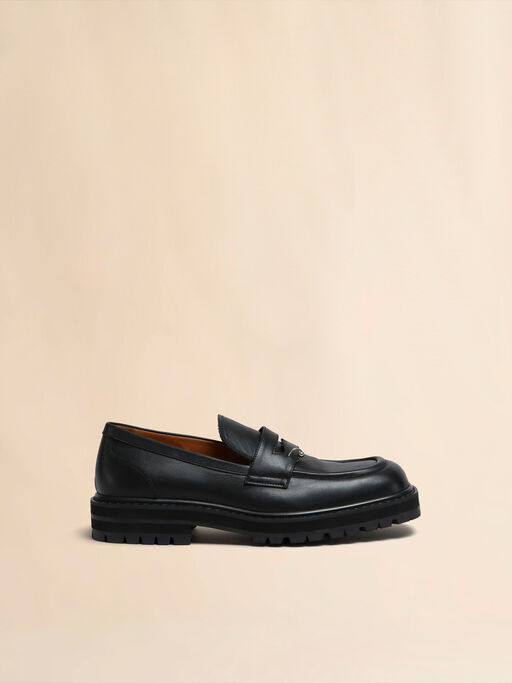 Markante, schwarze Loafer Piercing 2.0 aus Leder - Schnürschuhe