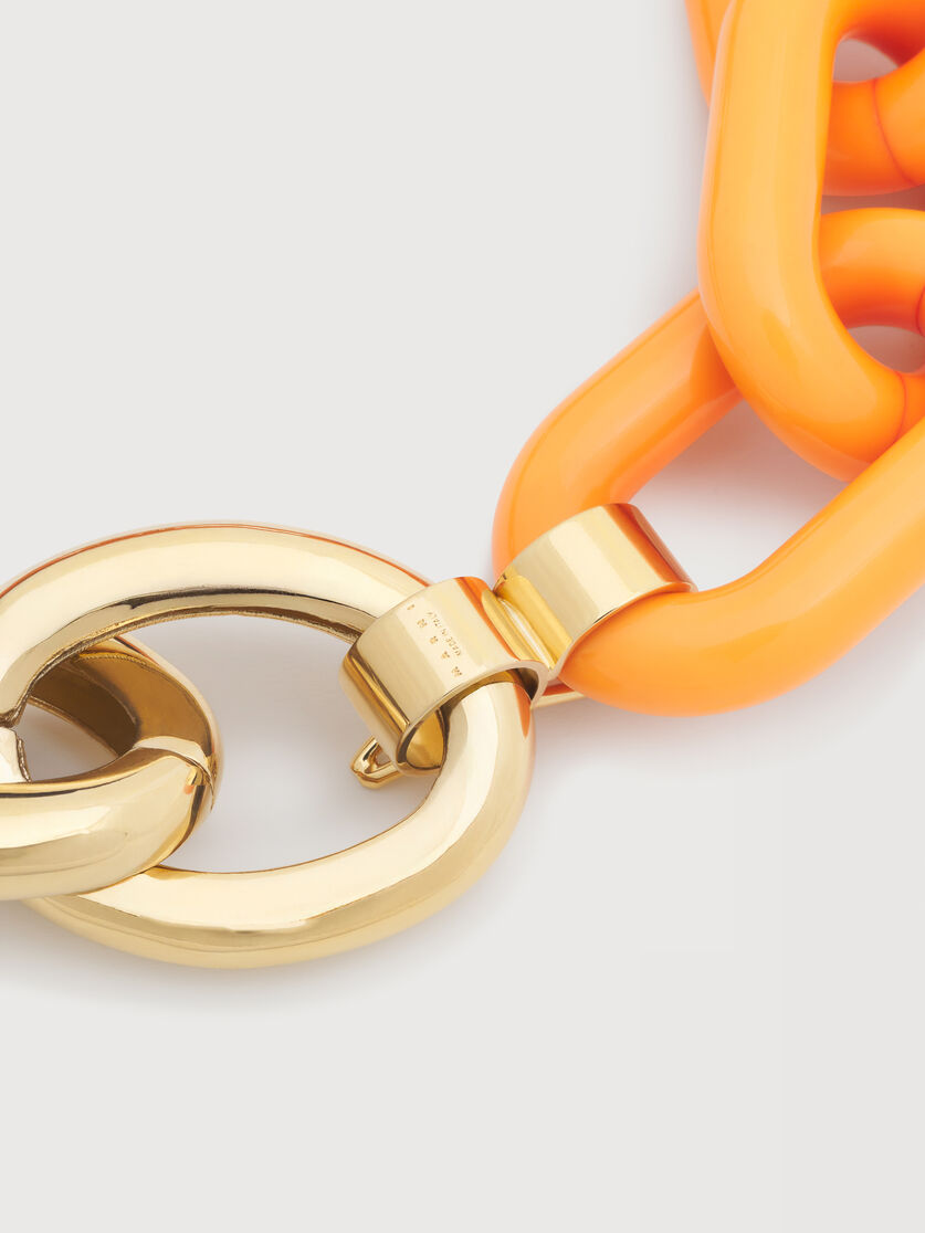 Collar con cadena de resina naranja y marr&oacute;n, Image 3
