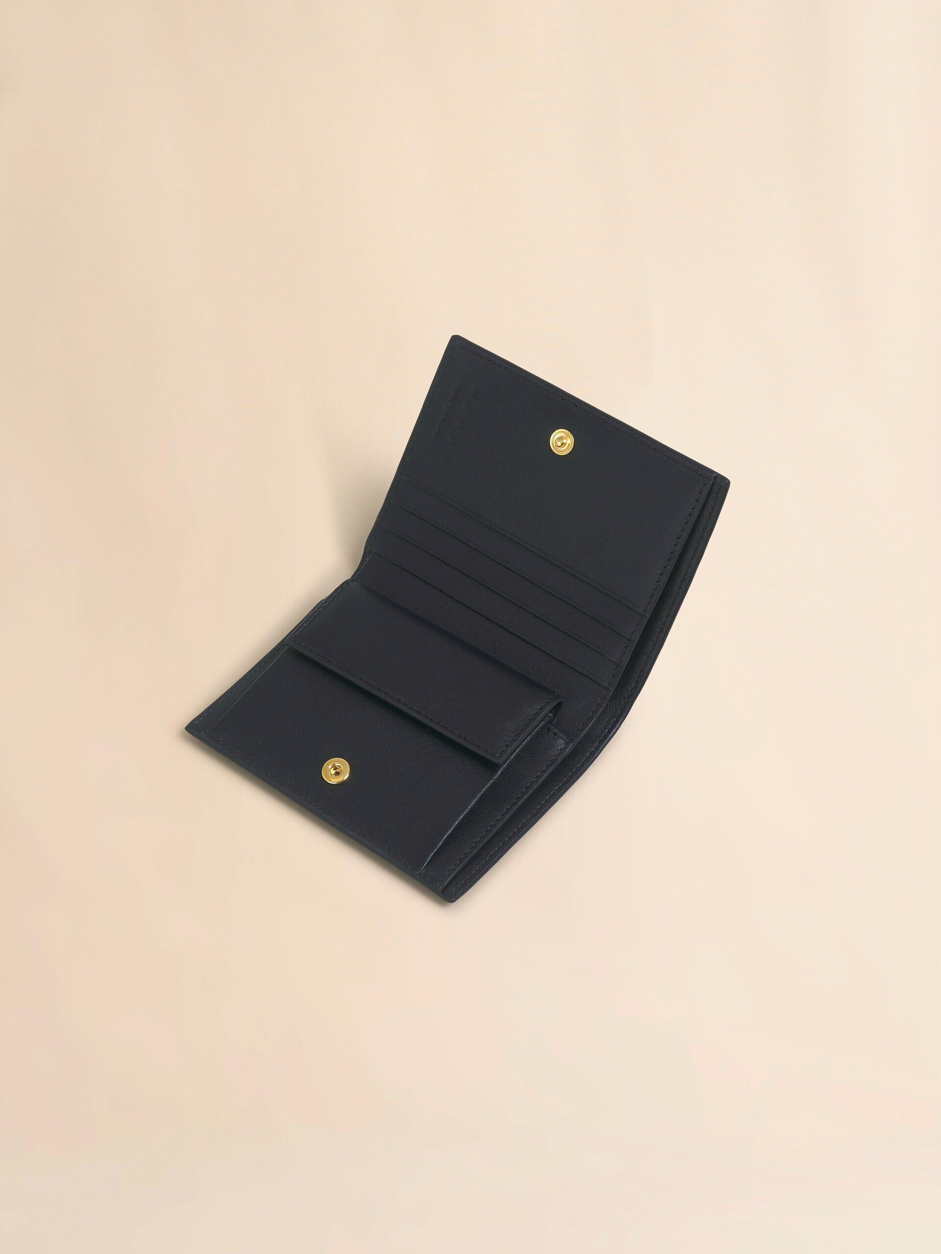 MARNI 二つ折り財布 ブラック ブラック レザー製二つ折りウォレット、マルニメンディング刺繍