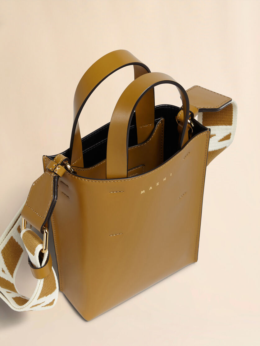 Nano-Tasche MUSEO aus hellblauem Leder - Shopper - Image 3