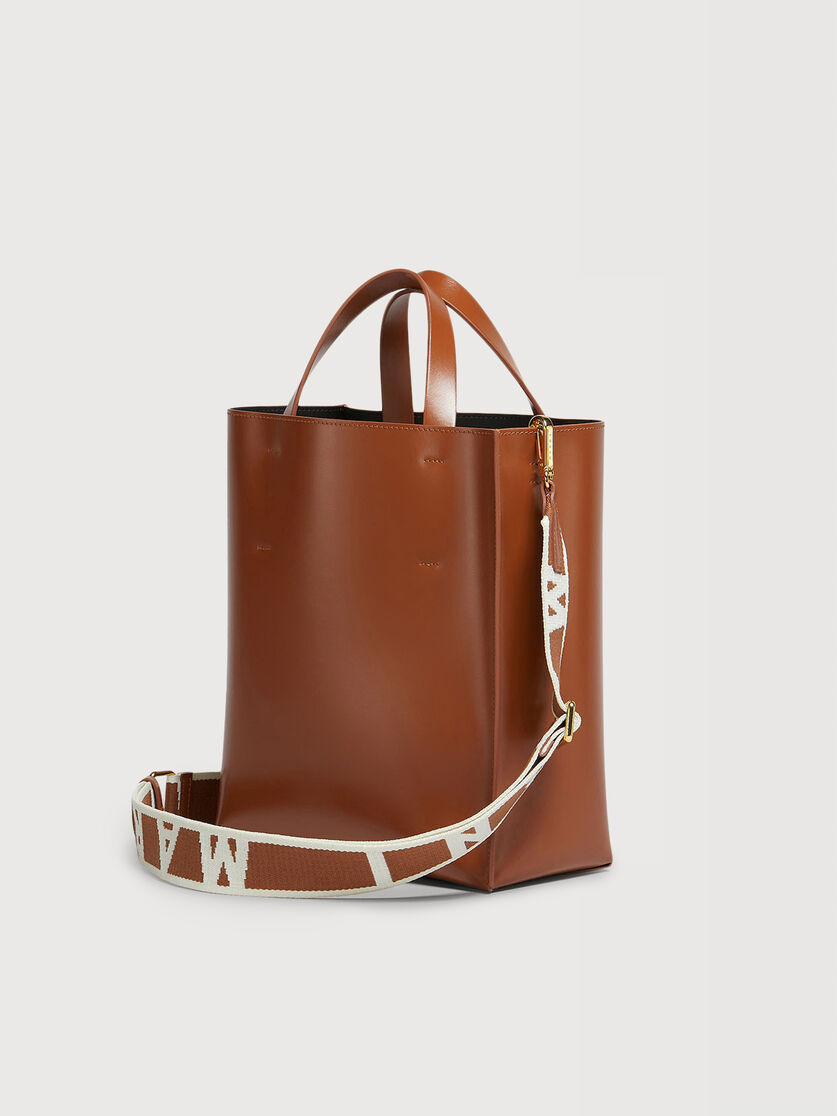 Museo small Bag in brown leather, Image 2