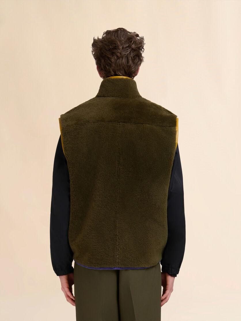 Dunkelgrüne Weste aus Shearling - Weste - Image 3
