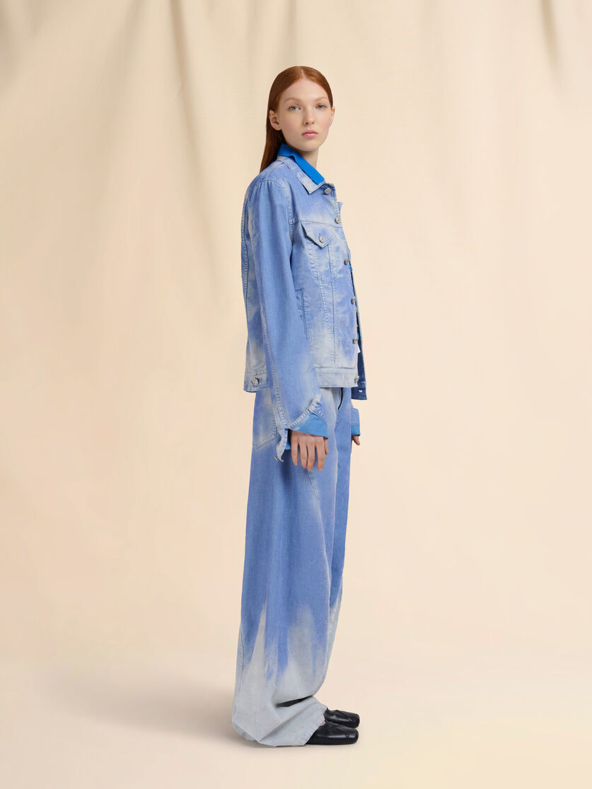 Giacca trucker in denim floccato blu chiaro - Giacche - Image 6