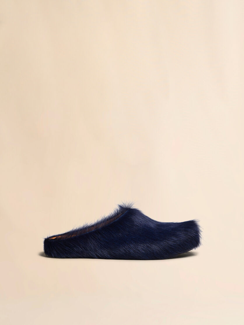Blue long hair calfskin Fussbett sabot - Clogs - Image 1