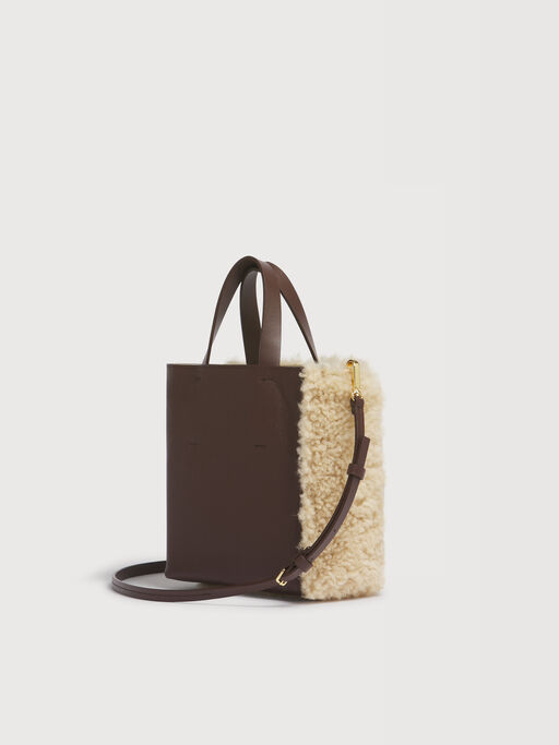 クリーム ムートン＆ブラウン レザー Museo Soft ミニバッグ - ショッピングバッグ