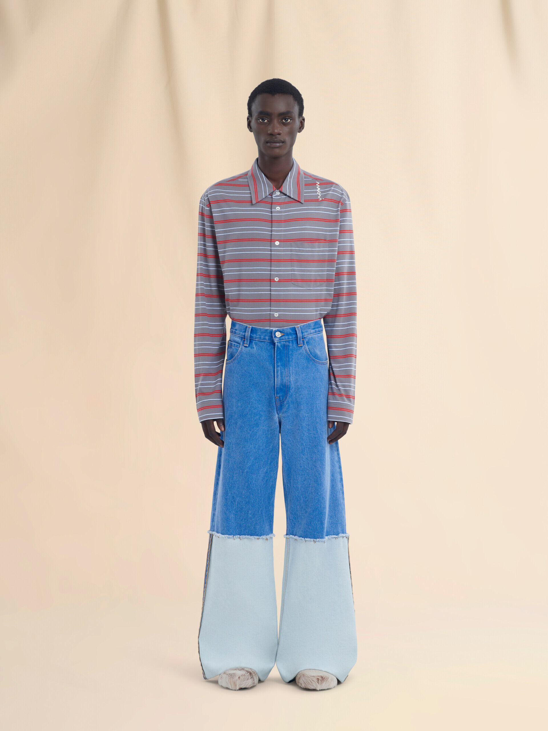 【関税込み】Marni ブルー ワイドレッグジーンズ ライトブルー デニムワイドレッグジーンズ、パッチディテール