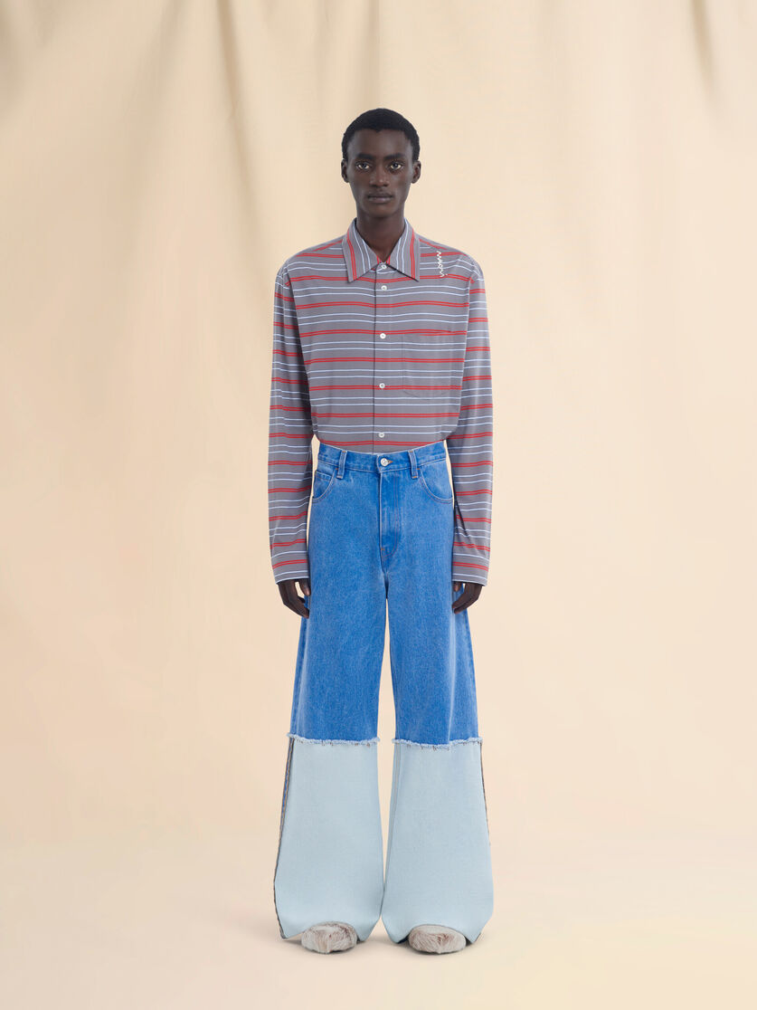 Weite blaue Jeans aus Denim mit hohem Umschlag - Hosen - Image 2