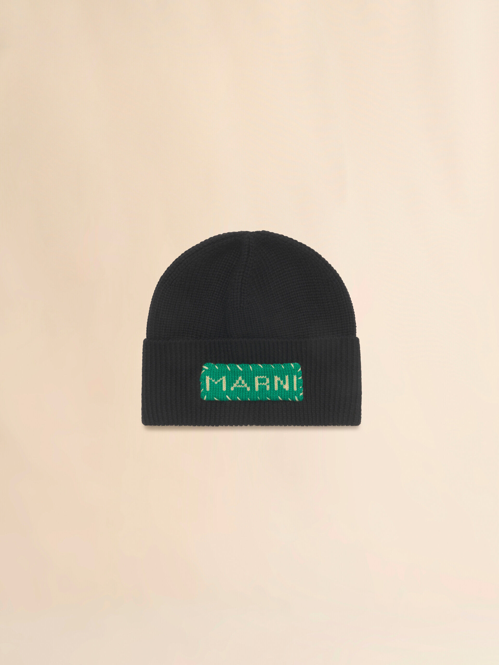 MARNI 耳当てニット帽 ウール タッセル マルニ 黒グリーン Black wool fisherman's rib beanie with Marni patch | Marni